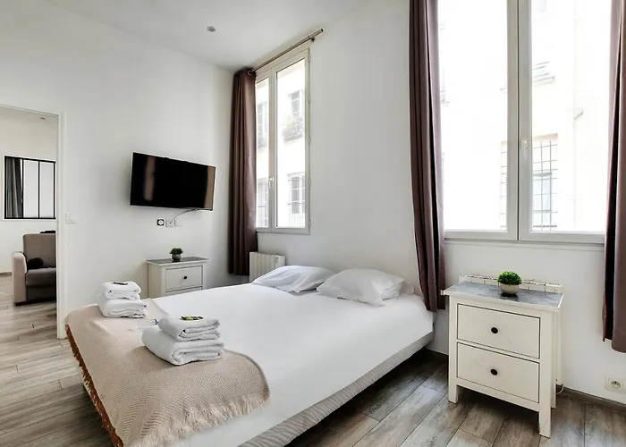 Modern - 2br-6p - Arts Et Metiers